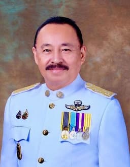 นายสันติ พุทธศรี